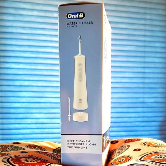 ORAL-B Water Flosser Advanced Portable Oral Irrigator Handle with 2 Nozzles -NIB - Picture 5 of 11